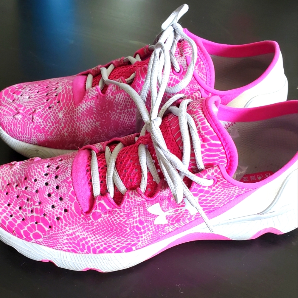 Great condition Under armour speedform sneakers